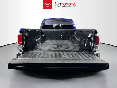 Used 2022 Toyota Tacoma TRD Off-Road image 34