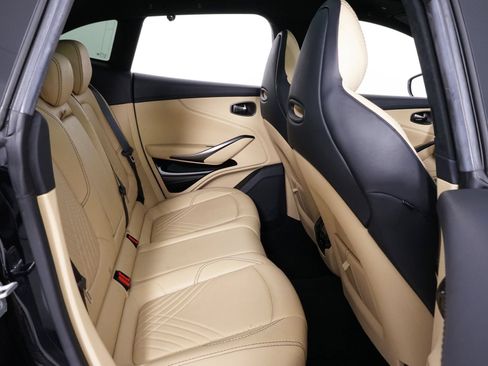 Used 2023 Aston Martin DBX AWD/4WD image 33