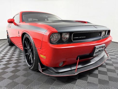 Used 2009 Dodge Challenger R/T w/ Sound Group RWD image 5