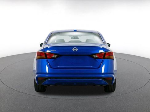 Used 2025 Nissan Altima 2.5 SV FWD image 8