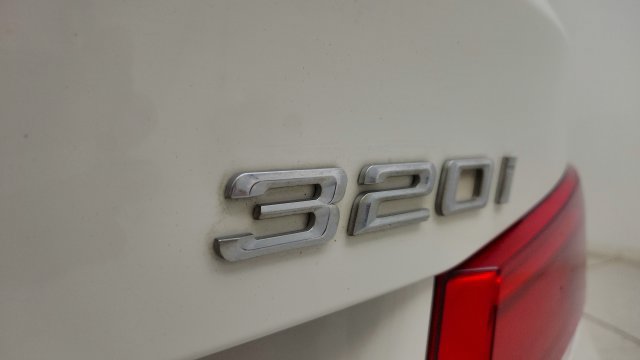 Used 2018 BMW 320i xDrive Sedan AWD/4WD image 32