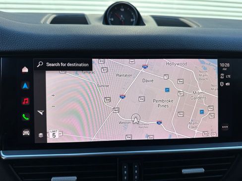 Used 2022 Porsche Cayenne Platinum Edition image 30