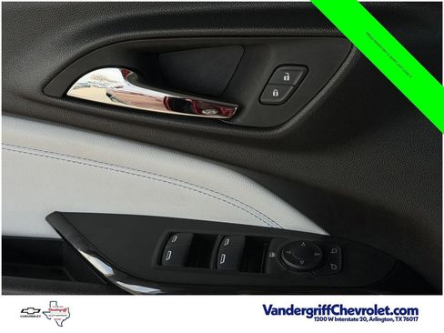 Used 2025 Chevrolet Trax LT w/ LT Convenience Package FWD image 24