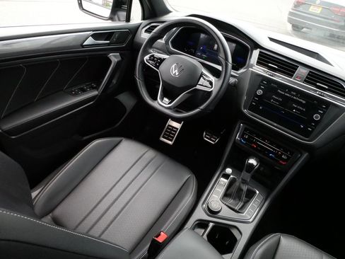 Certified 2023 Volkswagen Tiguan SE R-Line AWD/4WD image 9
