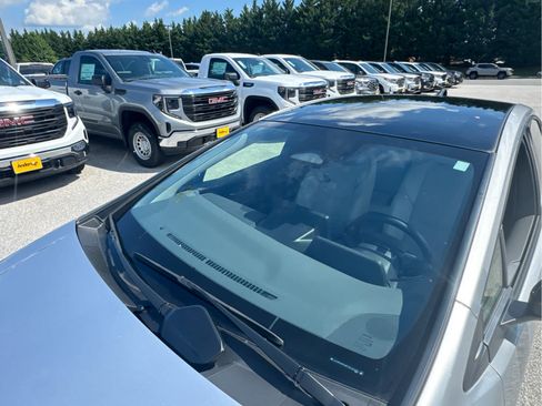 Used 2024 Toyota Prius XLE FWD image 10