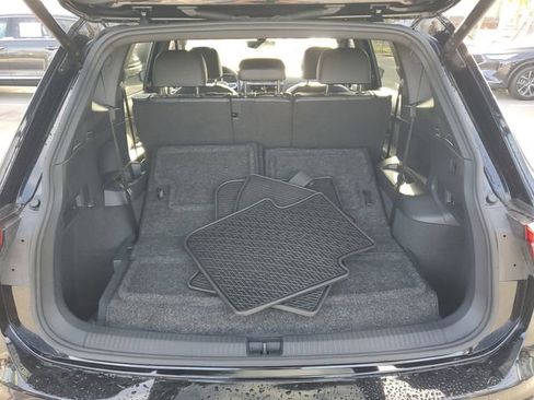 Certified 2023 Volkswagen Tiguan SE R-Line image 7