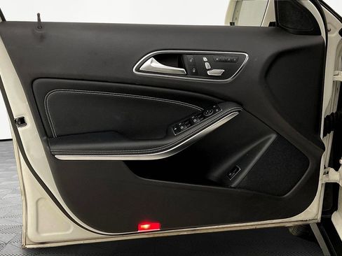 Used 2018 Mercedes-Benz GLA 250 4MATIC image 17