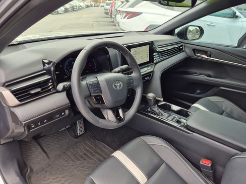 Used 2025 Toyota Camry SE w/ Convenience Package AWD/4WD image 16