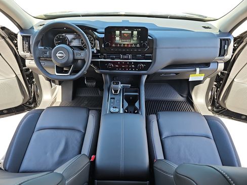 New 2025 Nissan Pathfinder SL image 9