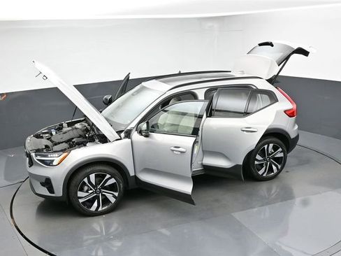Used 2024 Volvo XC40 B5 Plus w/ Protection Package Premier image 50