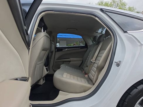 Used 2017 Ford Fusion SE FWD image 11