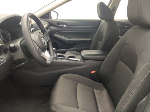Used 2025 Nissan Altima 2.5 SV FWD image 17
