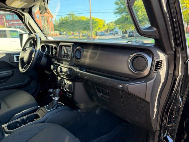 Used 2023 Jeep Wrangler Unlimited w/ Cold Weather Group AWD/4WD image 27