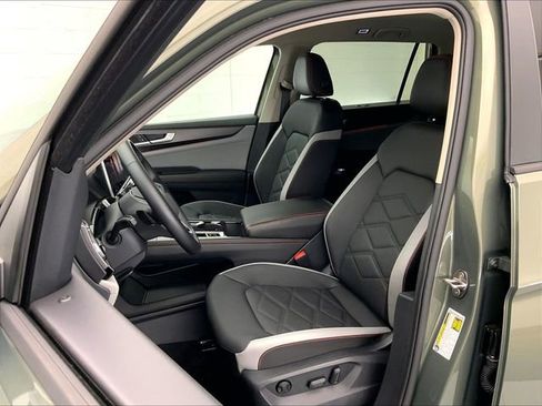 Certified 2025 Volkswagen Atlas Peak Edition SE AWD/4WD image 5
