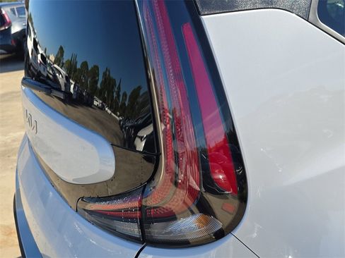 New 2025 Kia Soul LX image 11