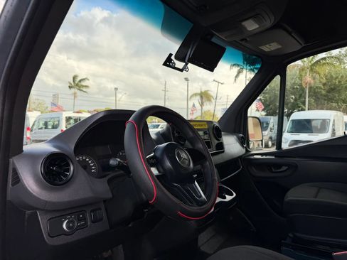 Used 2019 Mercedes-Benz Sprinter 144 image 12