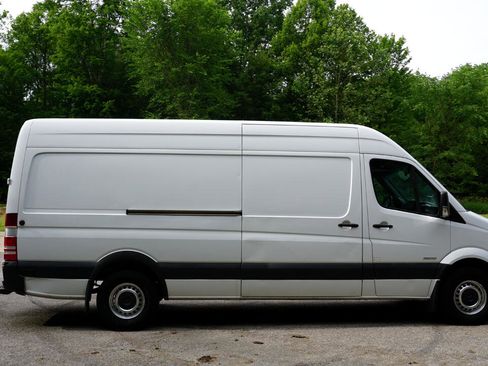 Used 2015 Freightliner Sprinter 2500 image 6