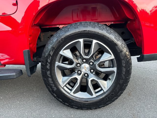 Used 2023 Chevrolet Silverado 1500 LT AWD/4WD image 32