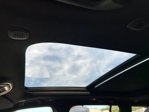 New 2025 Jeep Grand Cherokee Limited w/ Luxury Tech Group II image 19