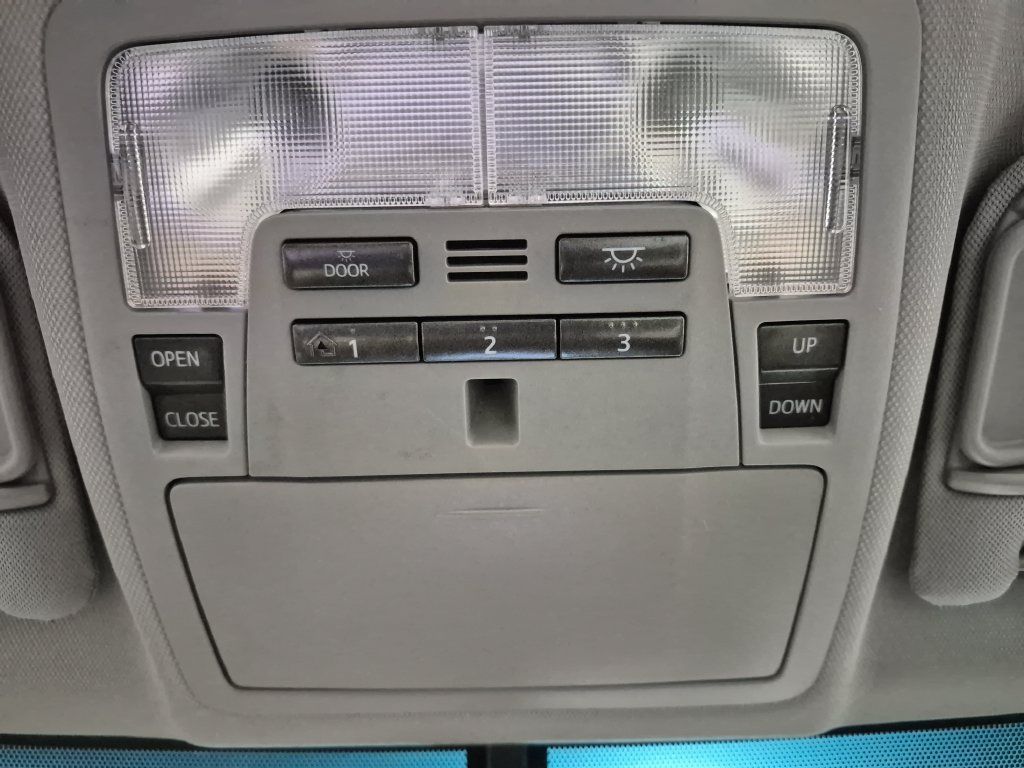 Used 2015 Toyota Camry XLE w/ Moonroof Package FWD image 24