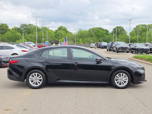 Used 2025 Toyota Camry LE image 2