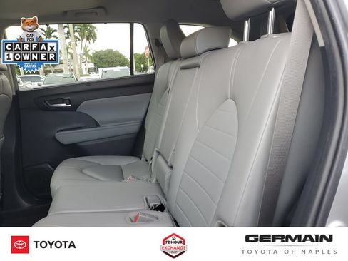 Used 2024 Toyota Highlander XLE FWD image 20