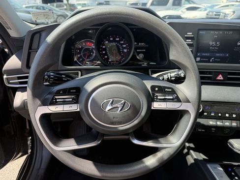 Used 2022 Hyundai Elantra SEL FWD image 52