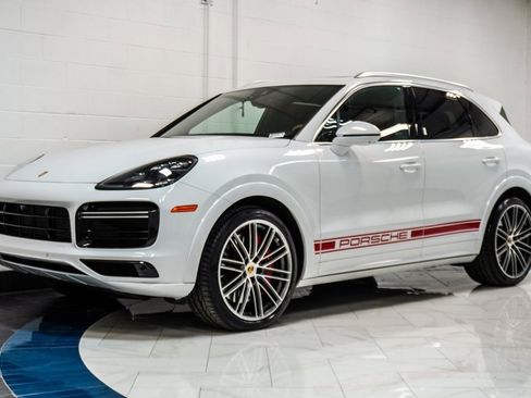 Used 2021 Porsche Cayenne Turbo image 4