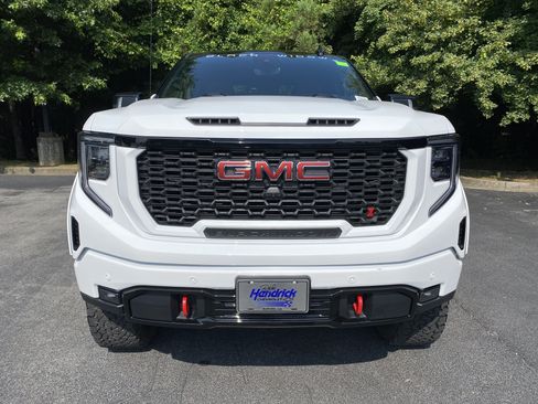 Used 2022 GMC Sierra 1500 AT4 w/ AT4 Premium Package AWD/4WD image 3