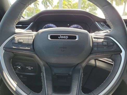 Used 2025 Jeep Grand Cherokee Limited w/ Black Appearance Package RWD image 19