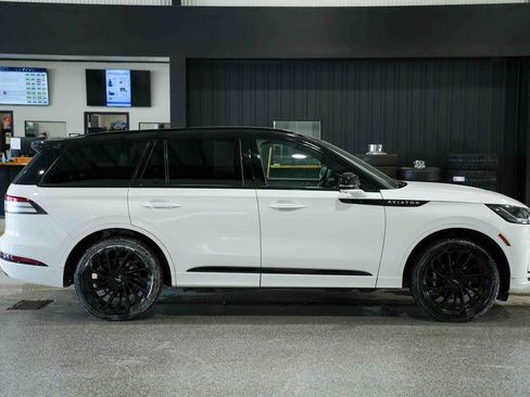 Used 2025 Lincoln Aviator Reserve w/ Jet Appearance Package image 4
