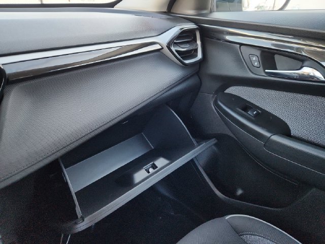 Used 2025 Chevrolet TrailBlazer LT AWD/4WD image 44