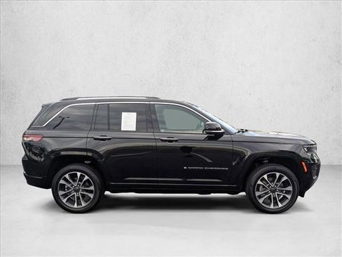 Used 2022 Jeep Grand Cherokee Overland AWD/4WD image 4