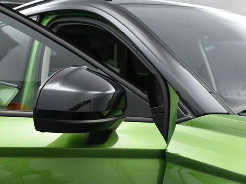 Certified 2025 Volkswagen Taos SE image 16