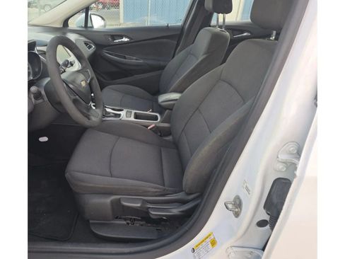 Used 2017 Chevrolet Cruze LS FWD image 6