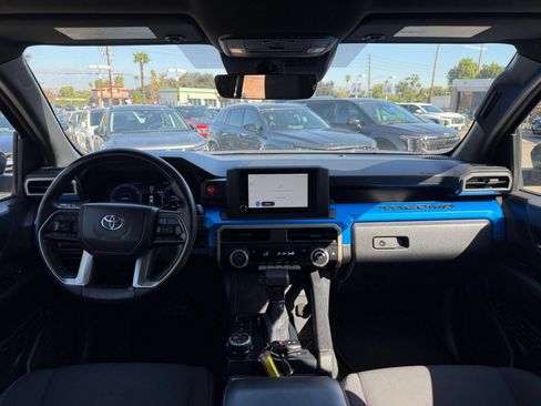 Used 2025 Toyota Tacoma TRD Off-Road AWD/4WD image 30