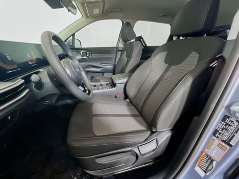 Used 2025 Kia Sorento LX image 21