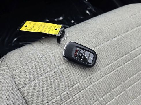 Used 2024 Honda HR-V LX image 18