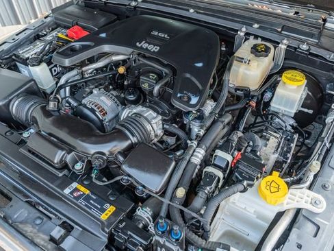 Used 2021 Jeep Gladiator Rubicon image 15