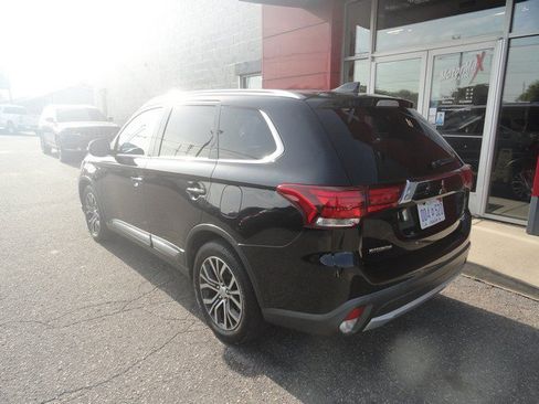 Used 2018 Mitsubishi Outlander GT AWD/4WD image 3