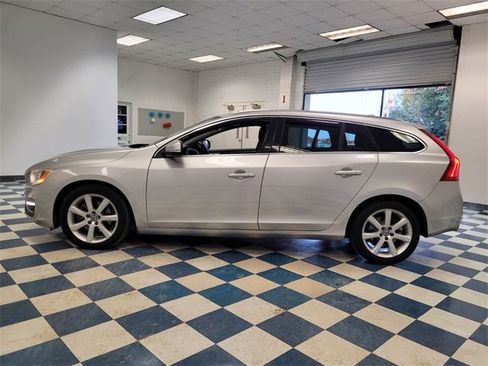 Used 2016 Volvo V60 T5 Premier image 4