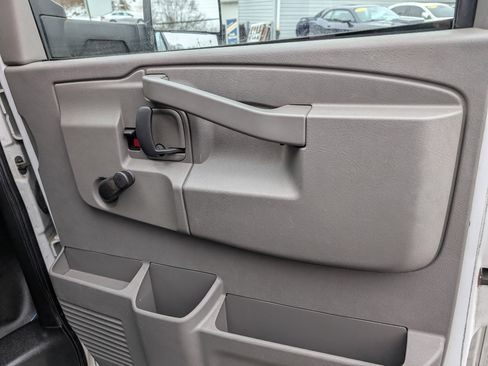 Used 2017 Chevrolet Express 3500 image 15