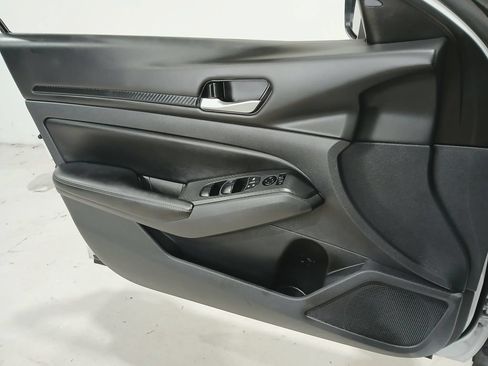 Used 2025 Nissan Altima 2.5 SV FWD image 31
