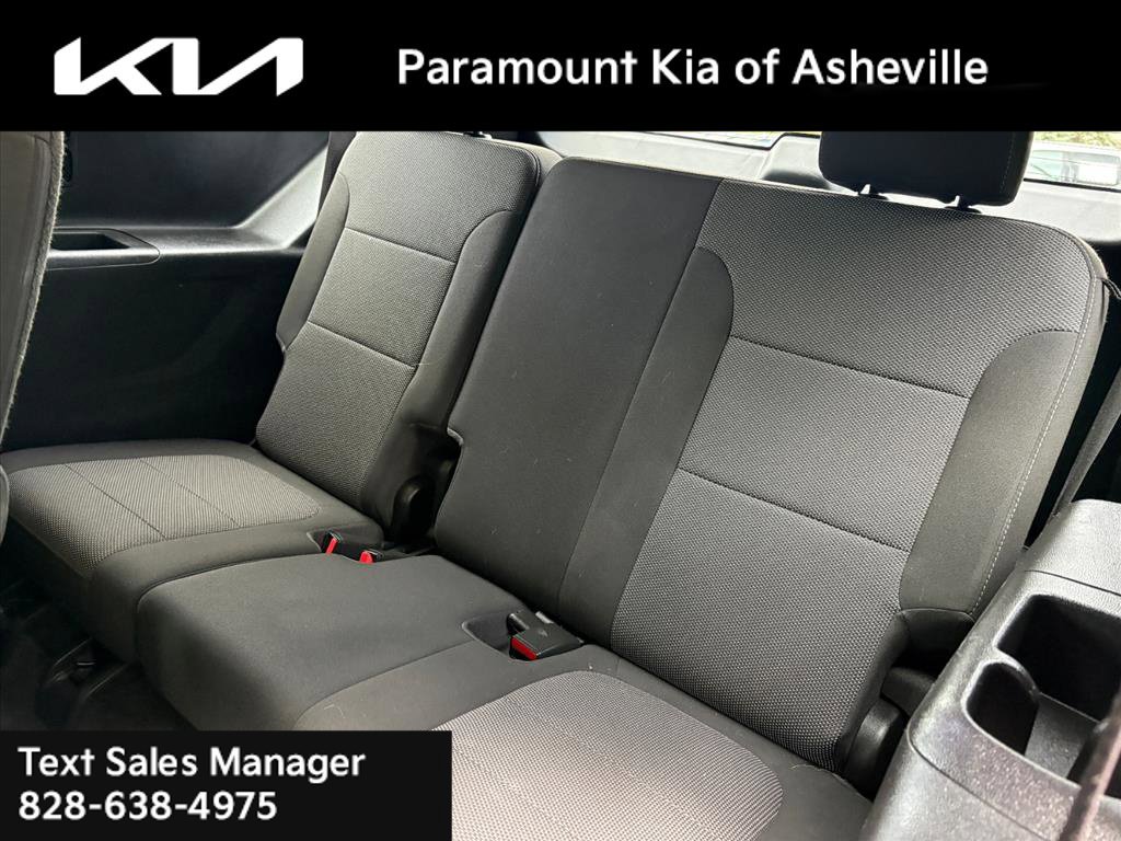 Used 2023 Chevrolet Traverse LT FWD image 21