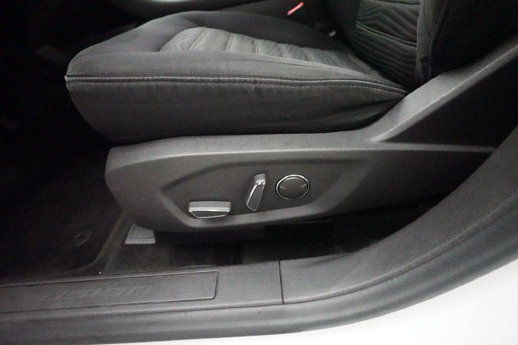 Used 2016 Ford Fusion SE FWD image 29