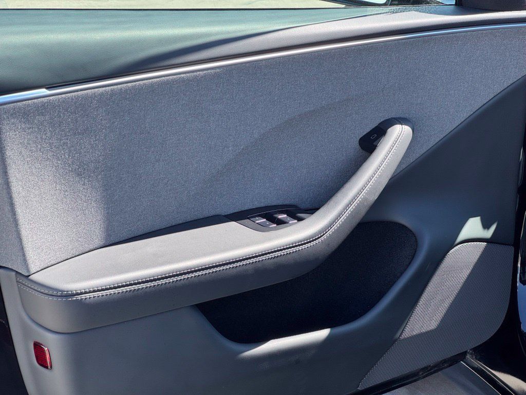 Used 2025 Tesla Model 3 RWD image 7