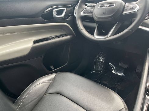 Used 2025 Jeep Compass Limited AWD/4WD image 39