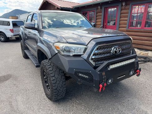 Used 2016 Toyota Tacoma TRD Off-Road w/ Towing Package AWD/4WD image 2