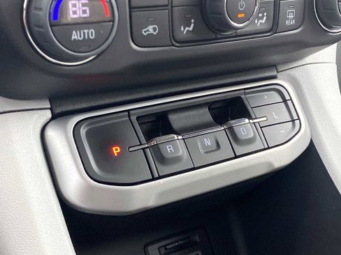 Used 2023 GMC Acadia SLT image 19