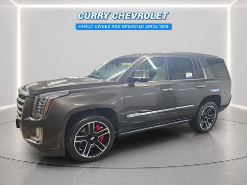Used 2020 Cadillac Escalade Premium Luxury image 4